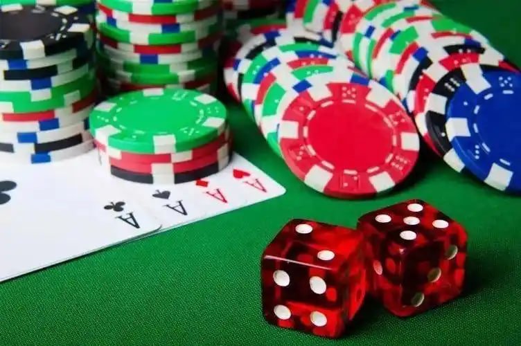 Tiket lotre agentoto dengan nomor unik, timestamp, dan QR code untuk verifikasi